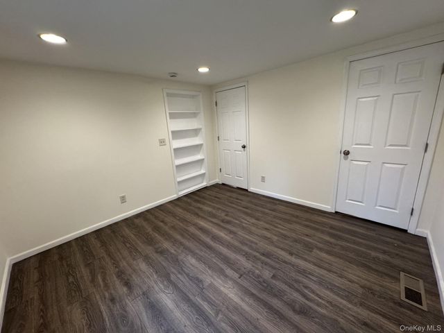 8 Orchard Road, Hyde Park, NY 12538