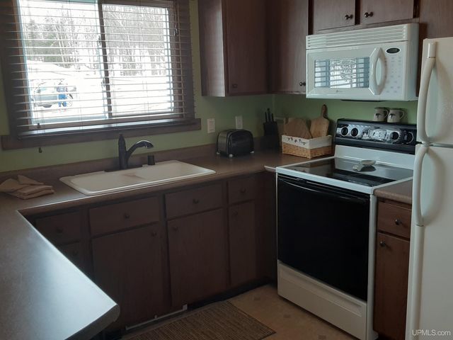 1180 Range View Drive B-2, Hurley, WI 54534