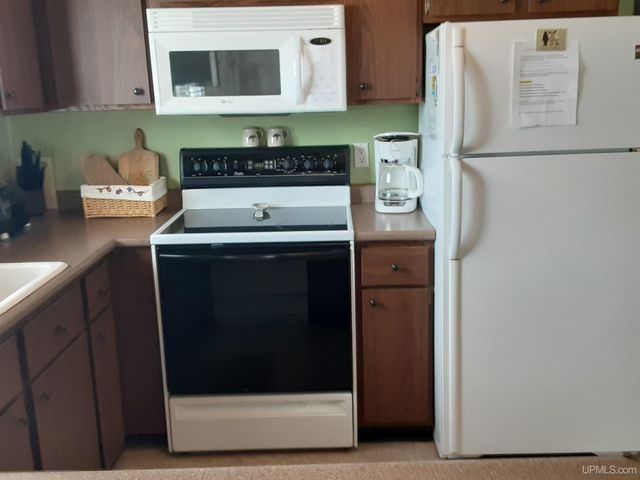 1180 Range View Drive B-2, Hurley, WI 54534