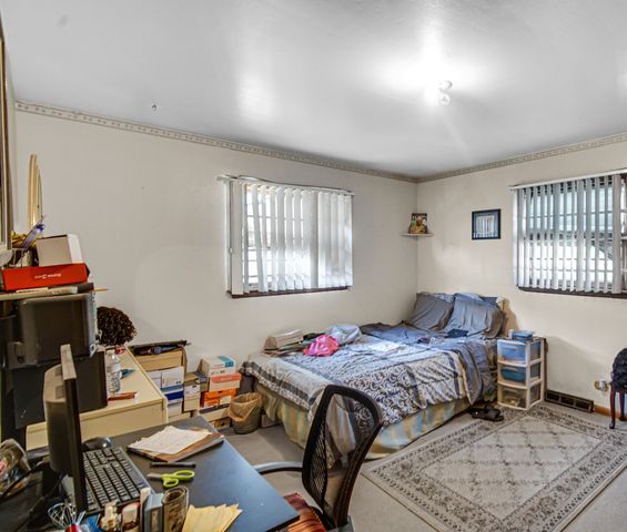 15452 Woodlawn East Avenue, South Holland, IL 60473