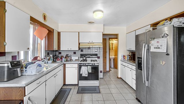 15452 Woodlawn East Avenue, South Holland, IL 60473