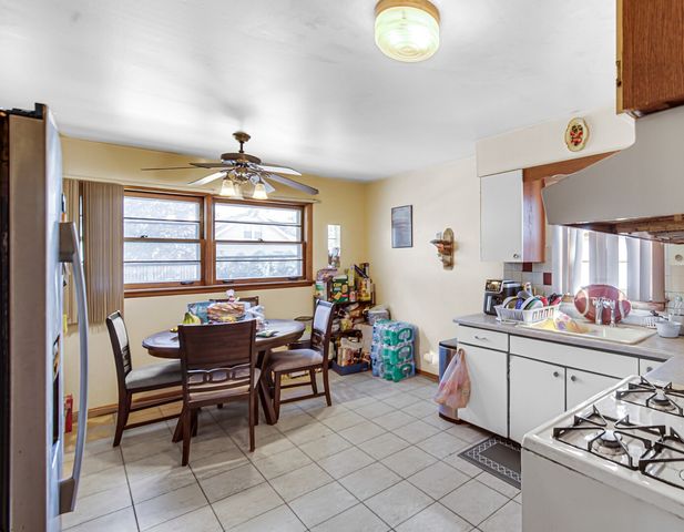 15452 Woodlawn East Avenue, South Holland, IL 60473