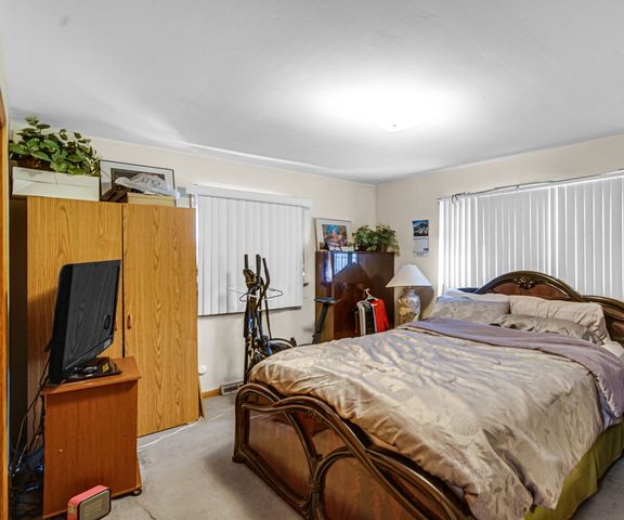 15452 Woodlawn East Avenue, South Holland, IL 60473