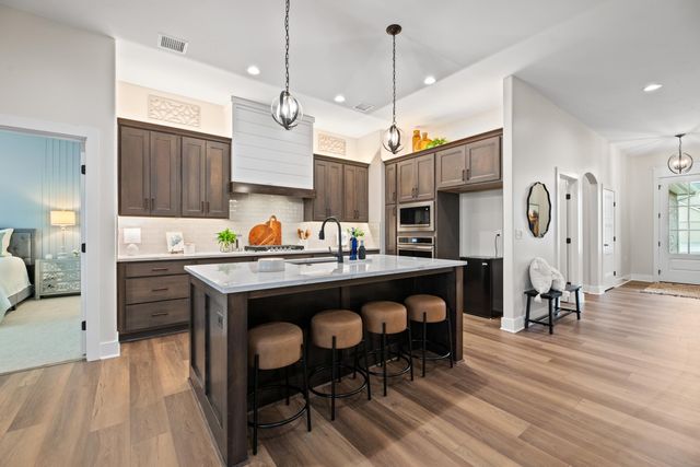 810 N Thornton Ct, Wichita, KS 67235