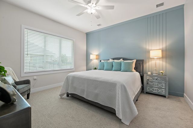 810 N Thornton Ct, Wichita, KS 67235