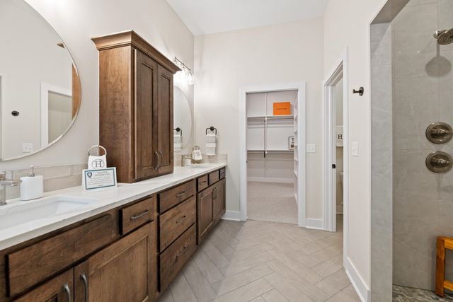 810 N Thornton Ct, Wichita, KS 67235