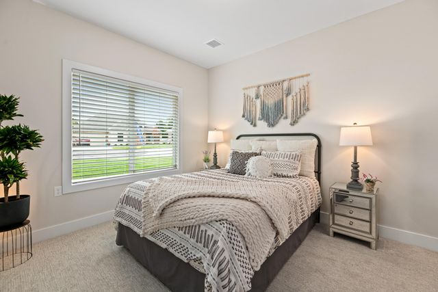 810 N Thornton Ct, Wichita, KS 67235