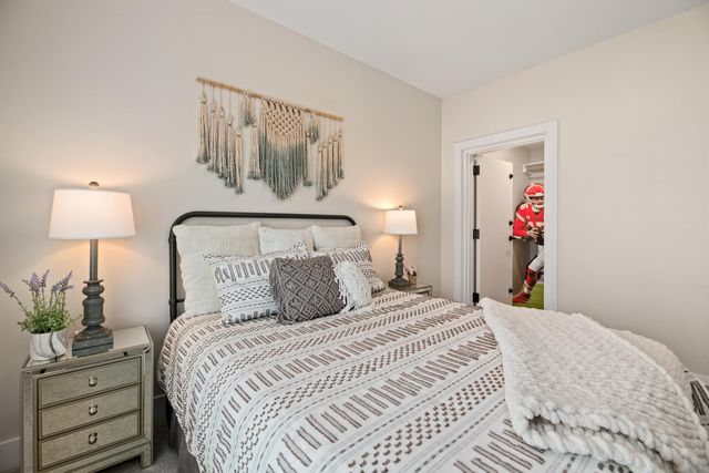 810 N Thornton Ct, Wichita, KS 67235