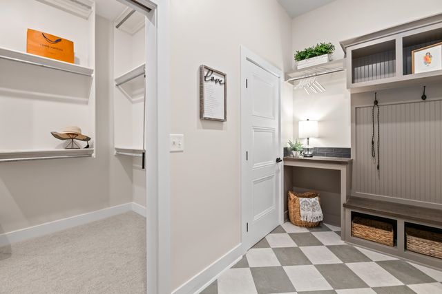 810 N Thornton Ct, Wichita, KS 67235