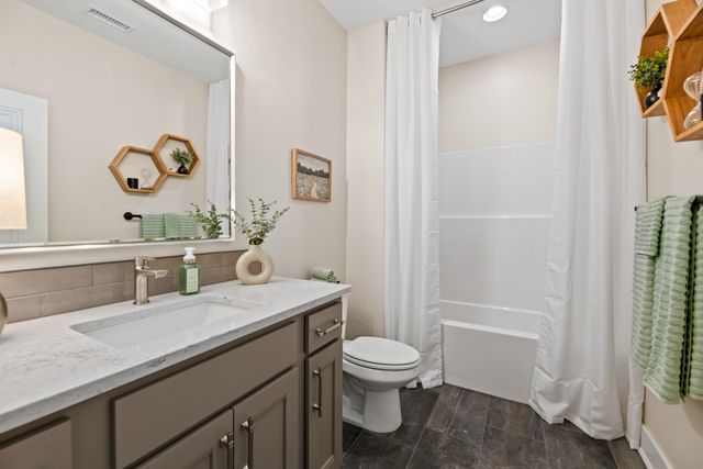 810 N Thornton Ct, Wichita, KS 67235