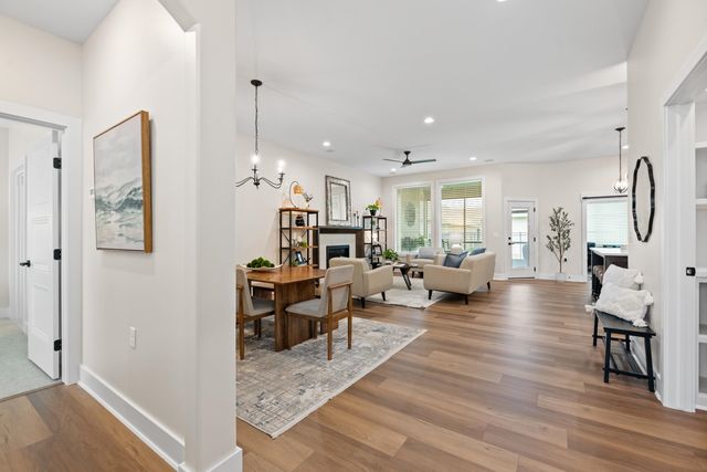 810 N Thornton Ct, Wichita, KS 67235