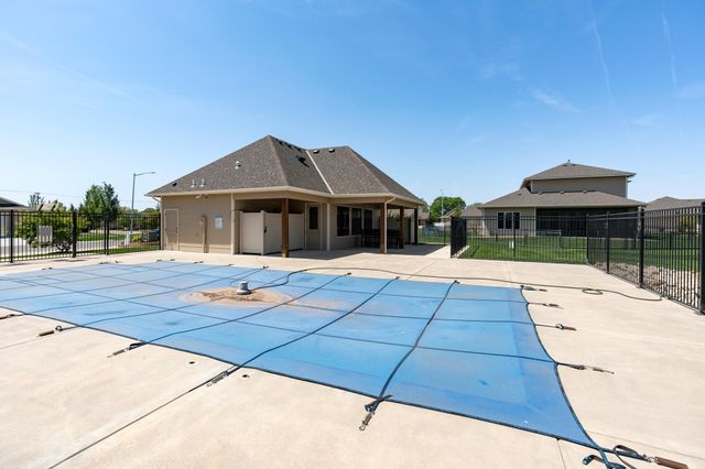 810 N Thornton Ct, Wichita, KS 67235