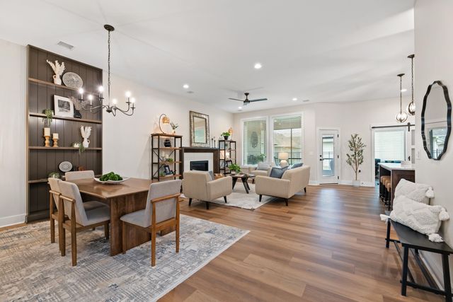 810 N Thornton Ct, Wichita, KS 67235