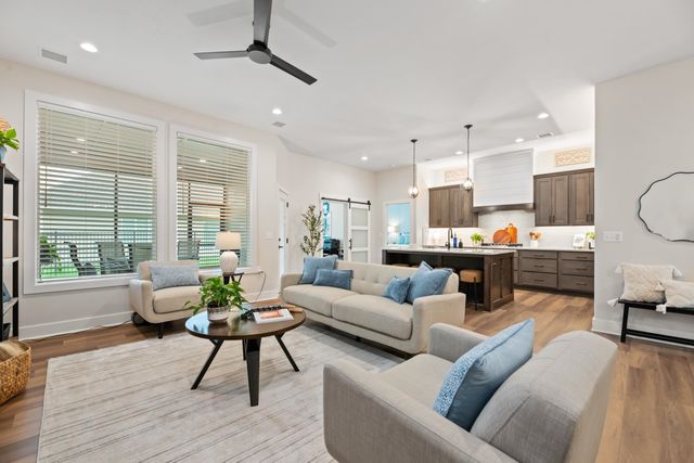 810 N Thornton Ct, Wichita, KS 67235