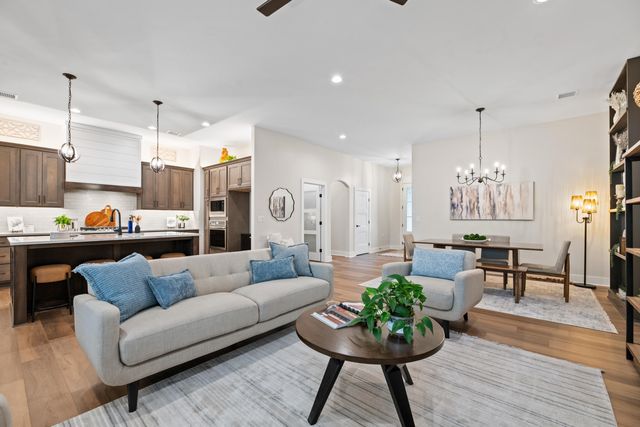 810 N Thornton Ct, Wichita, KS 67235