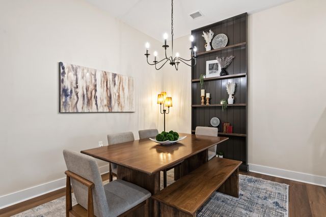 810 N Thornton Ct, Wichita, KS 67235