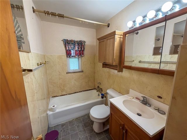 572 Comstock Street NW, Warren, OH 44483