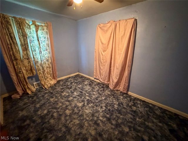 572 Comstock Street NW, Warren, OH 44483