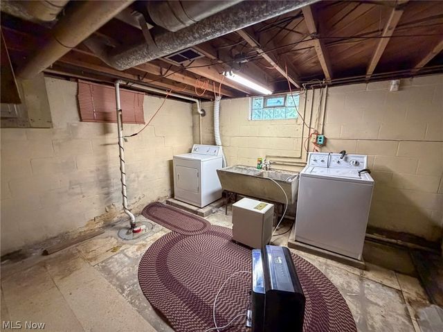572 Comstock Street NW, Warren, OH 44483