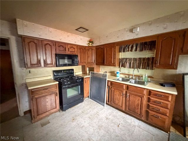 572 Comstock Street NW, Warren, OH 44483