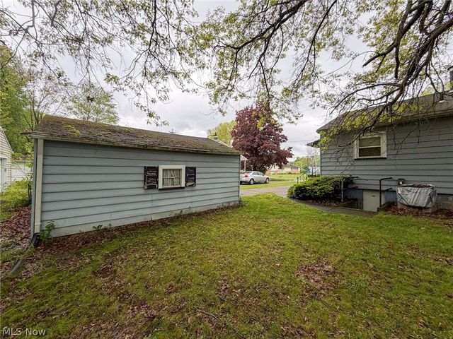 572 Comstock Street NW, Warren, OH 44483