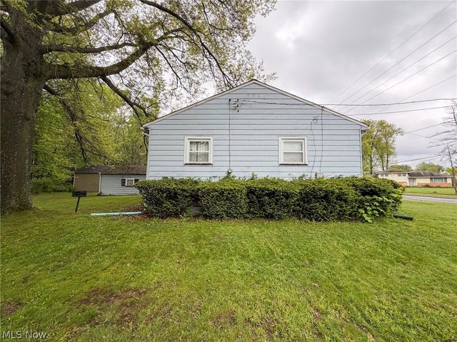 572 Comstock Street NW, Warren, OH 44483