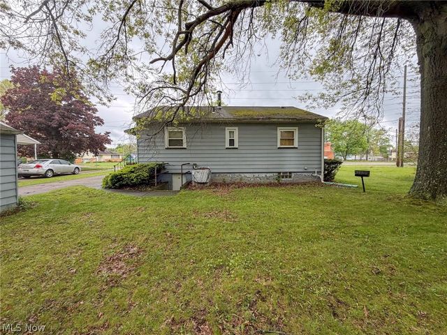 572 Comstock Street NW, Warren, OH 44483