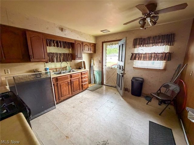 572 Comstock Street NW, Warren, OH 44483