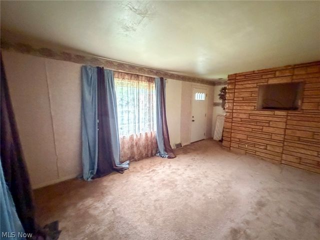 572 Comstock Street NW, Warren, OH 44483