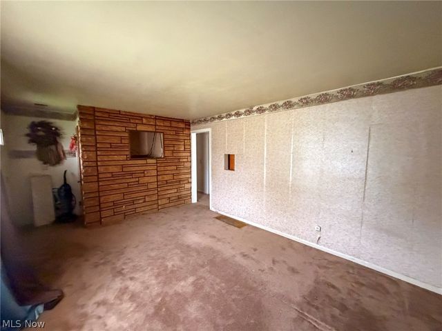 572 Comstock Street NW, Warren, OH 44483
