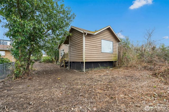 1409 N 24th Street, Renton, WA 98056