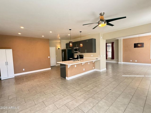 6425 W Desert Hollow Drive, Phoenix, AZ 85083