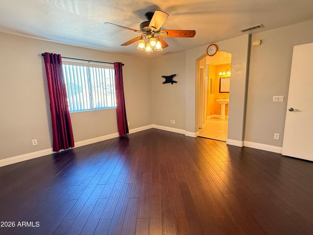 6425 W Desert Hollow Drive, Phoenix, AZ 85083