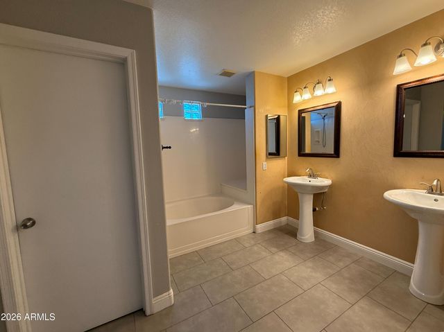 6425 W Desert Hollow Drive, Phoenix, AZ 85083