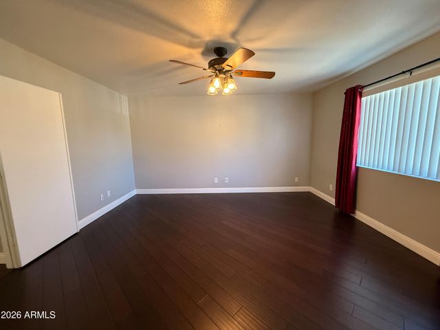 6425 W Desert Hollow Drive, Phoenix, AZ 85083