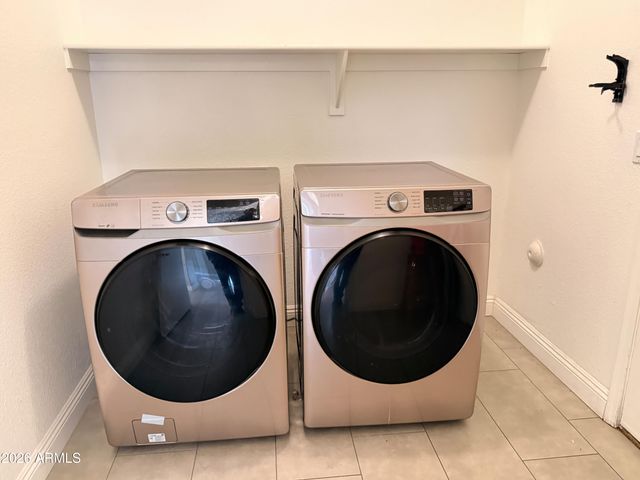 6425 W Desert Hollow Drive, Phoenix, AZ 85083