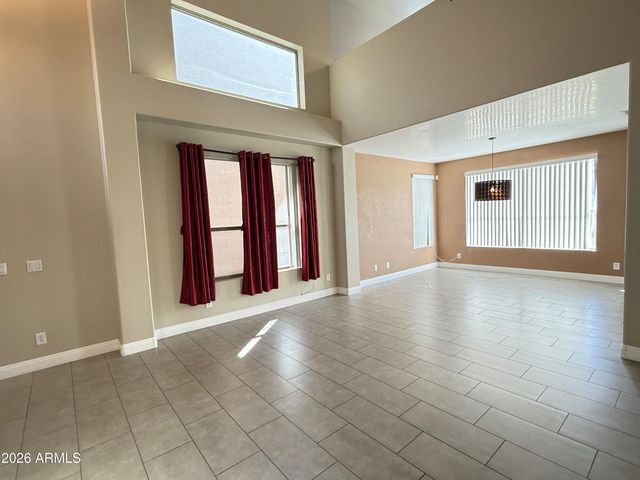 6425 W Desert Hollow Drive, Phoenix, AZ 85083