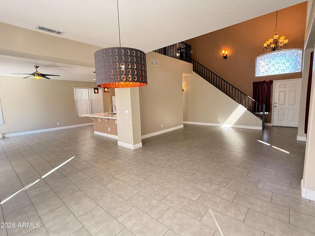 6425 W Desert Hollow Drive, Phoenix, AZ 85083