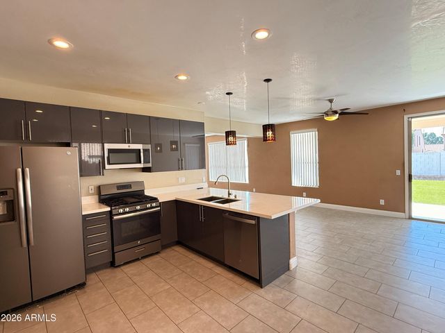 6425 W Desert Hollow Drive, Phoenix, AZ 85083