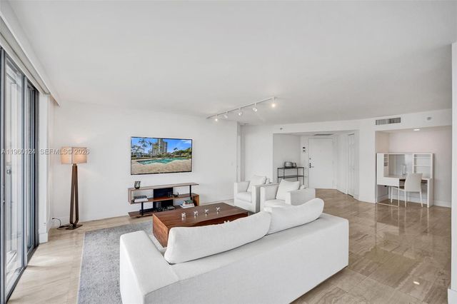 3500 Mystic Pointe Dr 3206, Aventura, FL 33180