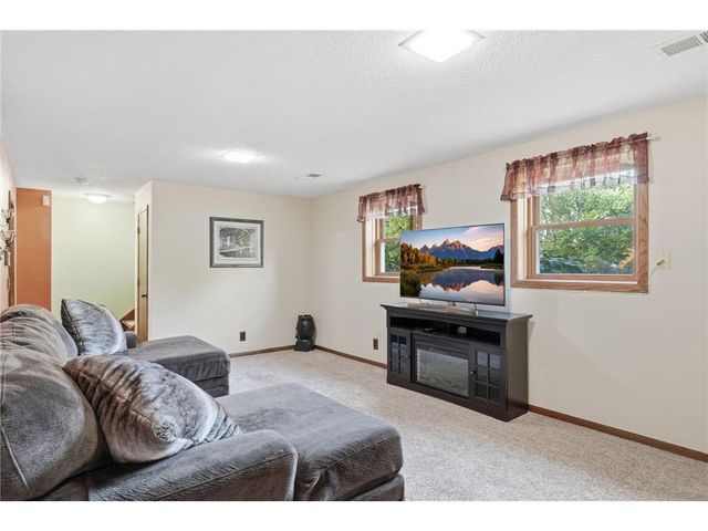 16701 Upper 4th Street, Lakeland, MN 55043