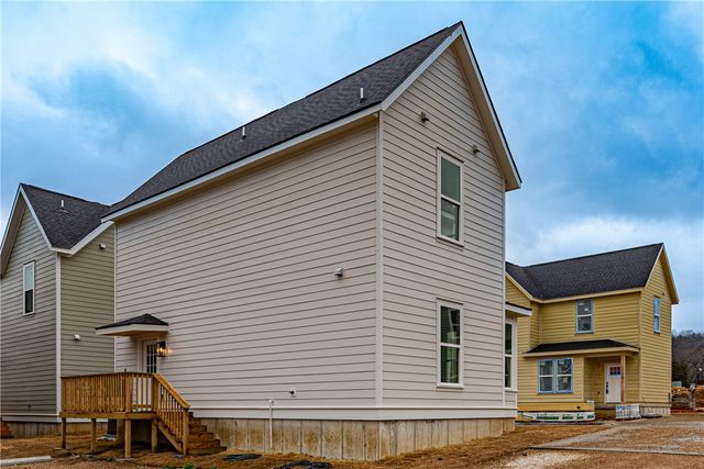 932 S Laramie Heights, Fayetteville, AR 72704