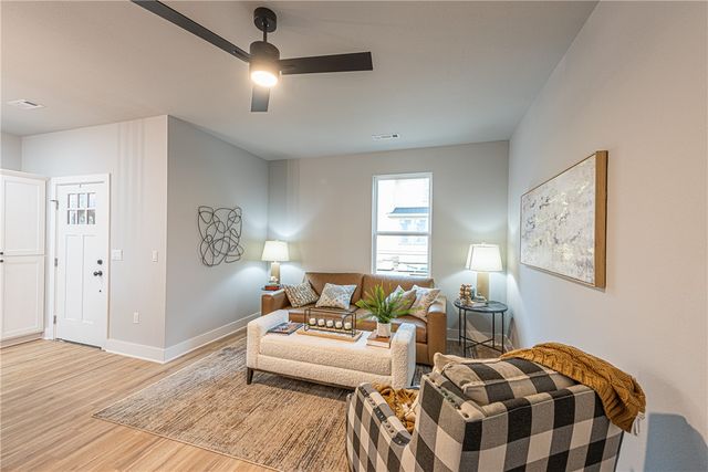 932 S Laramie Heights, Fayetteville, AR 72704