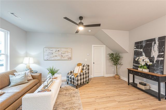 932 S Laramie Heights, Fayetteville, AR 72704