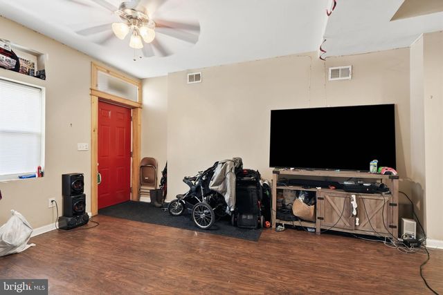 910 E WESTMORELAND ST, Philadelphia, PA 19134