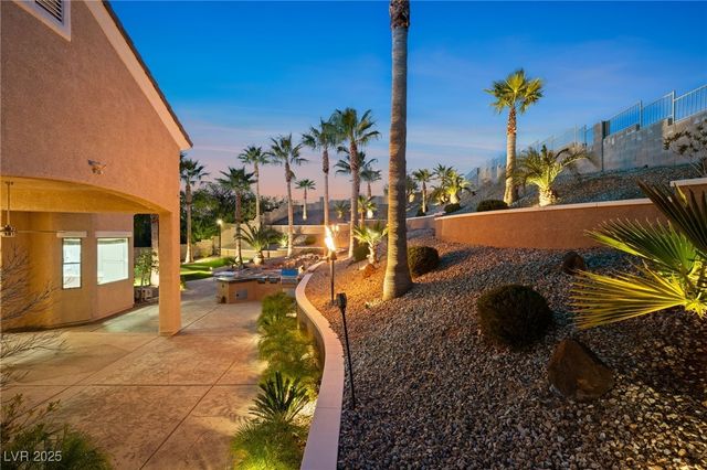 2064 Poetry Avenue, Henderson, NV 89052