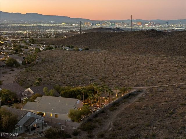 2064 Poetry Avenue, Henderson, NV 89052