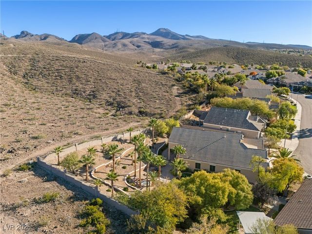 2064 Poetry Avenue, Henderson, NV 89052