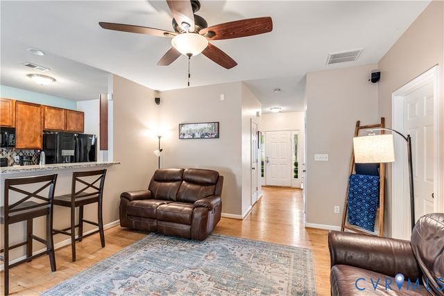 6852 Watch Harbour Cir, Hayes, VA 23072