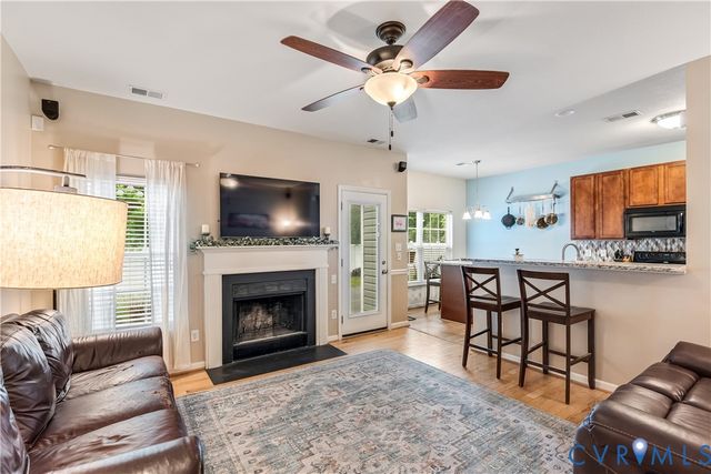 6852 Watch Harbour Cir, Hayes, VA 23072